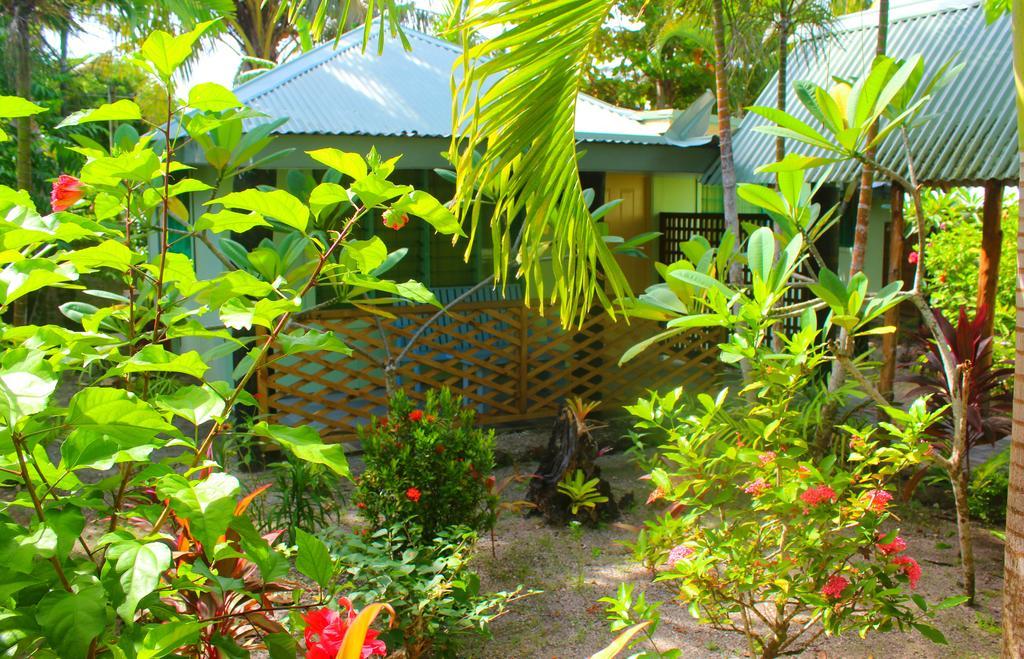 Le Uaina Beach Resort Faleapuna Екстериор снимка