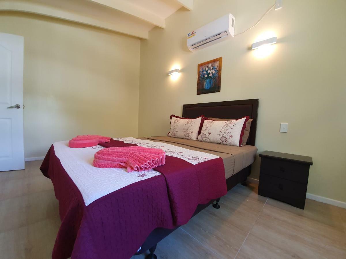 Le Uaina Beach Resort Faleapuna Екстериор снимка